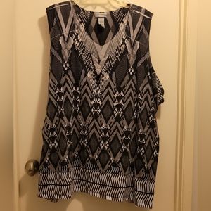 5X Black & white tank top.  Geometric design.  32" hem Good Condition